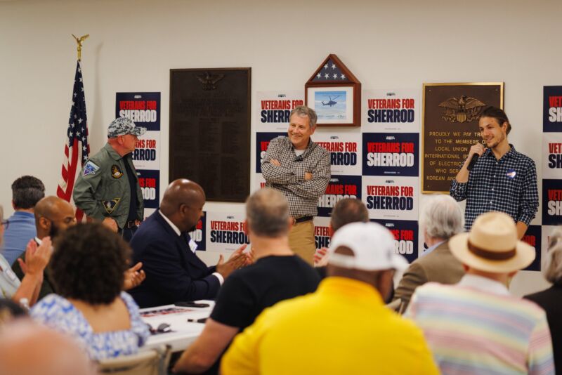 Image for the Tweet beginning: Great talking with Ohio veterans