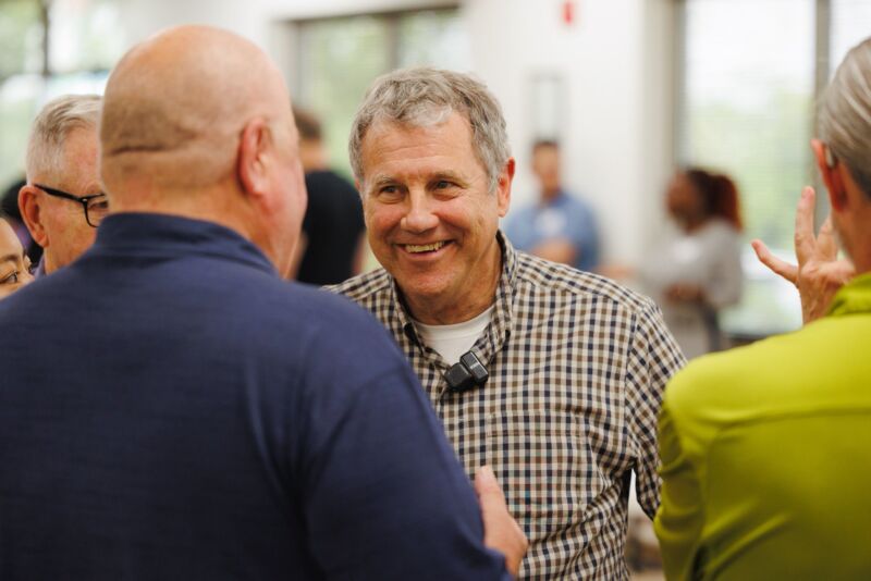 Image for the Tweet beginning: Great talking with Ohio veterans