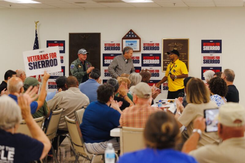Image for the Tweet beginning: Great talking with Ohio veterans