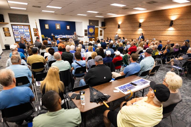 Image for the Tweet beginning: Great crowd in Steubenville! 

Ohio